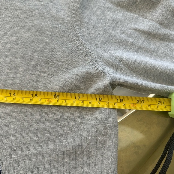 Crown & Ivy Sweater Buffalo Plaid Penguin Design Sequins Holiday Stretchy Sz M - Picture 6 of 9